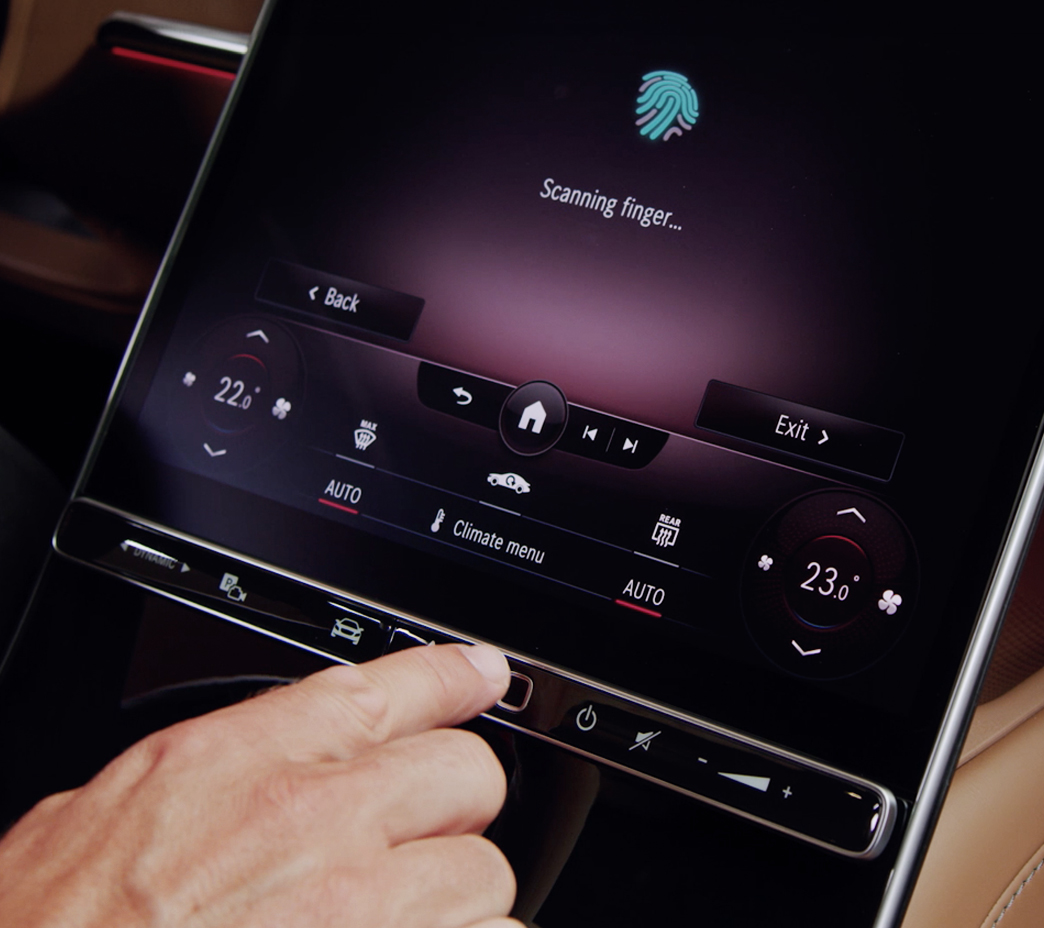 Vous pouvez enregistrer des centaines de préférences et de réglages du véhicule dans votre profil dans l’application Mercedes-Benz. Un lecteur d’empreintes digitales dans la console vous permet d’y accéder à bord de votre CLE ou d’autres modèles.