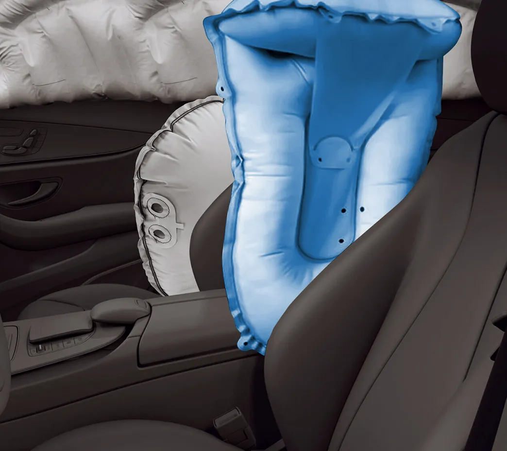 Les systèmes de retenue de pointe à bord de la Classe E incluent un coussin gonflable entre le conducteur et le passager avant.