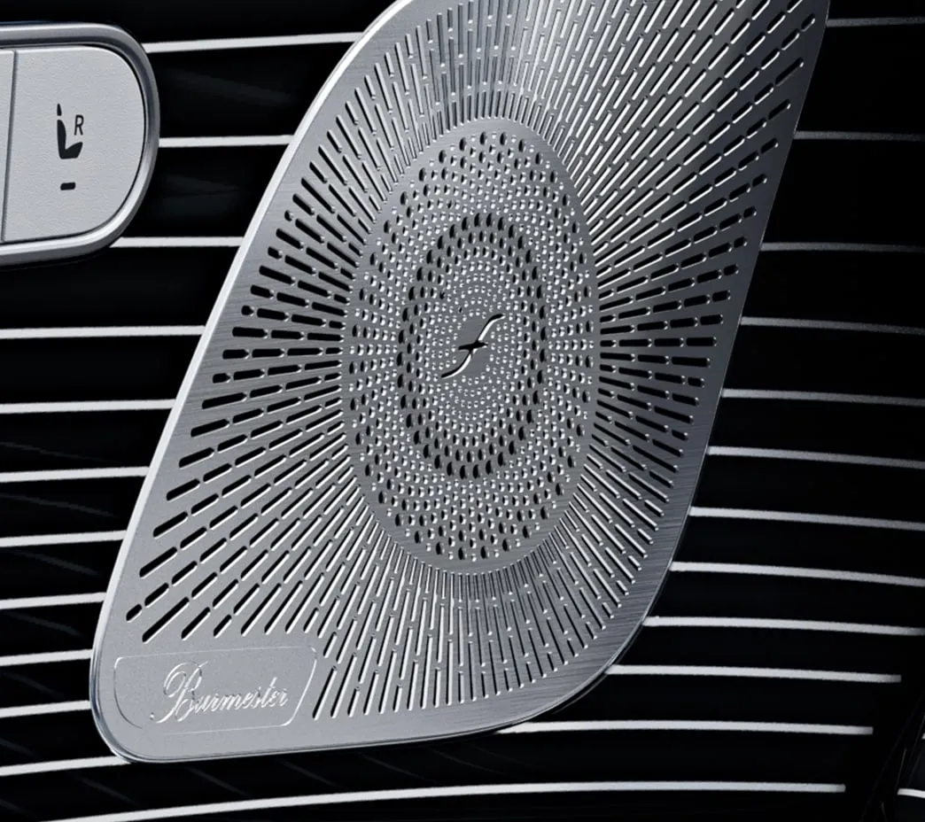 Firme réputée pour ses excellentes chaînes audio domestiques, Burmester® a créé deux systèmes audio ambiophoniques pour le GLS : un qui comprend neuf haut-parleurs de série et Dolby Atmos®, et un autre qui est un système 3D haut de gamme à 29 haut-parleurs proposé en option.