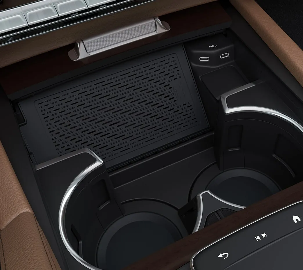 Nul besoin de brancher votre téléphone pour le recharger ou pour profiter d’Apple CarPlay® et d’Android Auto, qui sont de série. Les ports USB-C abondent et vous pouvez ajouter une recharge sans fil à la deuxième rangée.